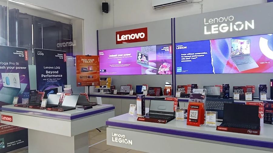 Area dalam toko KLA Computer Cirebon