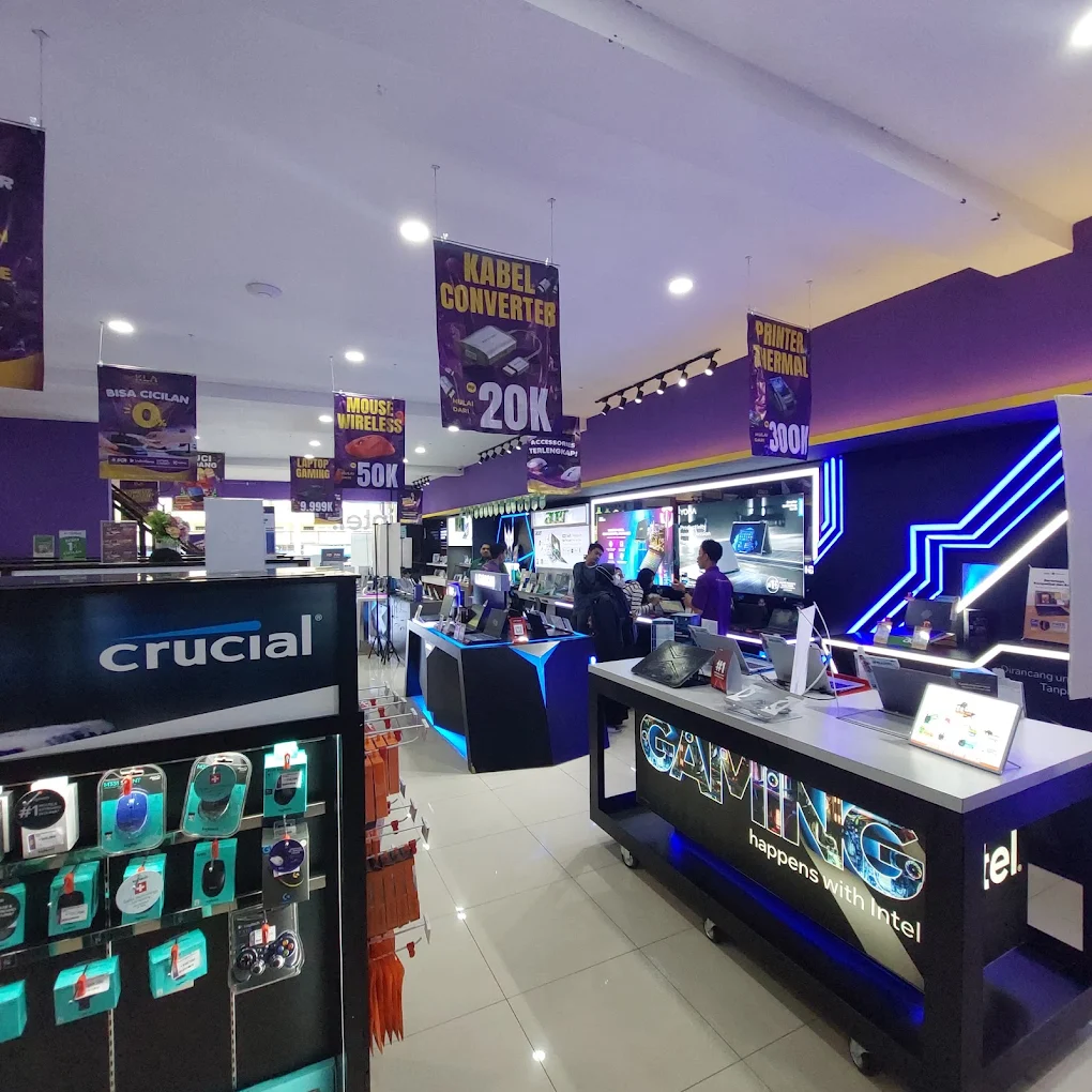 Area dalam toko KLA Computer Jogja