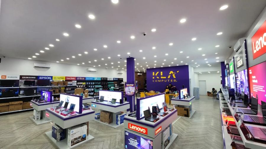 Area dalam toko KLA Computer Purwokerto