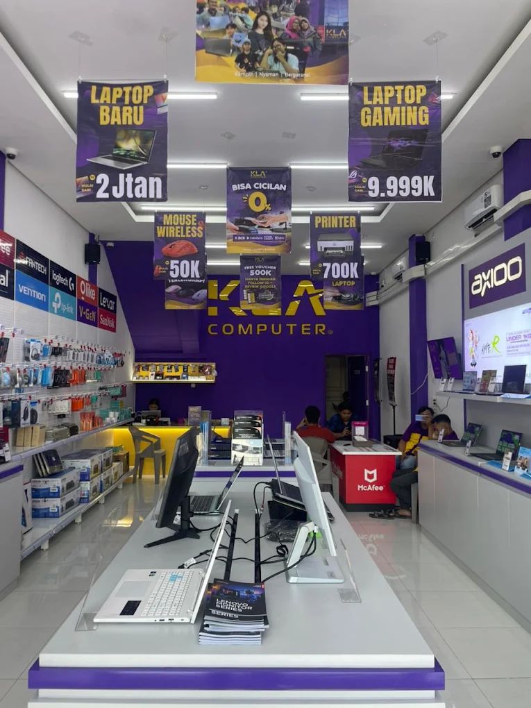 Area dalam toko KLA Computer Sukoharjo