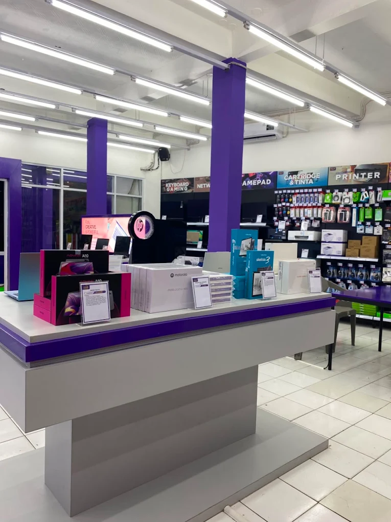 Area dalam toko KLA Computer Tasikmalaya